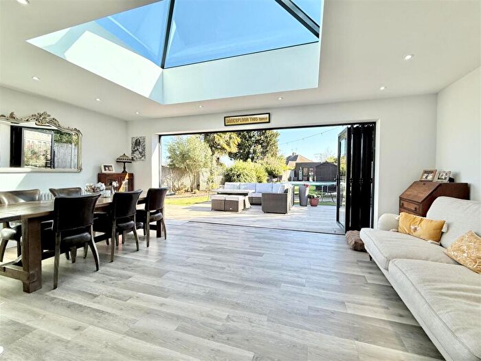 4 Bedroom Detached House For Sale In Wood Street, Chelmsford, CM2