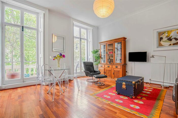 2 Bedroom Flat To Rent In St. Georges Square, Pimlico, London, SW1V