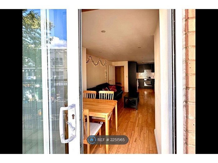 2 Bedroom Flat To Rent In Dewey Lane, London, SW2