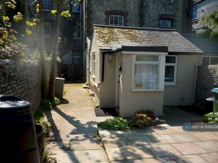 1 Bedroom Flat To Rent In Western Road, Littlehampton, BN17