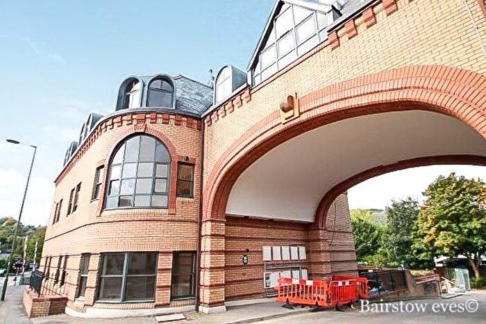 2 Bedroom Flat To Rent In Whyteleafe Hill, Whyteleafe, CR3