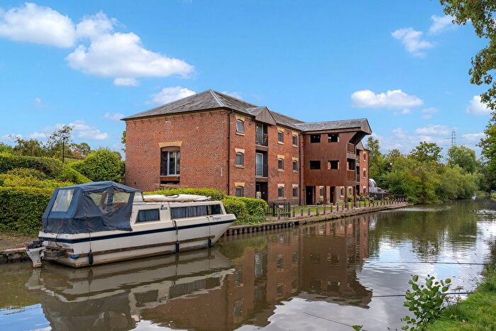 1 Bedroom Flat For Sale In Waterfront, Preston On The Hill, WA4