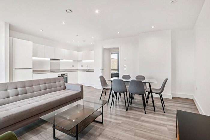 3 Bedroom Flat To Rent In Alwyne Court, Garnet Place, West Drayton, UB7