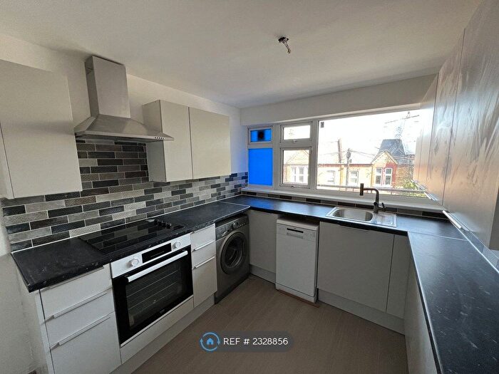 Studio To Rent In Ainsworth House, London, W10