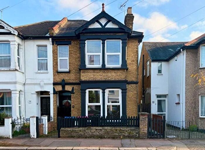 4 Bedroom Semi Detached House For Sale In Leigh On Sea, SS9