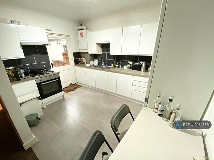 3 Bedroom Terraced House To Rent In Blenheim Road, Reading, RG1