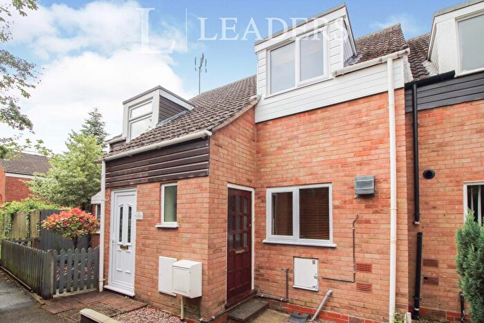 2 Bedroom House To Rent In Oldbury Close, Redditch, B98