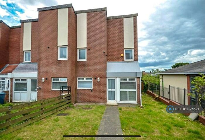 3 Bedroom End Of Terrace House To Rent In Hertford Avenue, South Shields, NE34