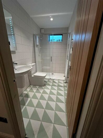 9 Bedroom End Of Terrace House To Rent In Moss Lane East Manchester, M14