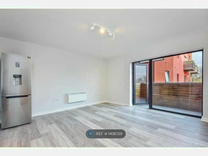 2 Bedroom Flat To Rent In Radnor House, London, SW16