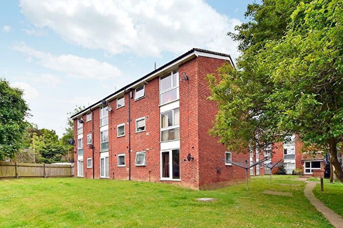 2 Bedroom Flat To Rent In Brunswick Park Road, London, N11