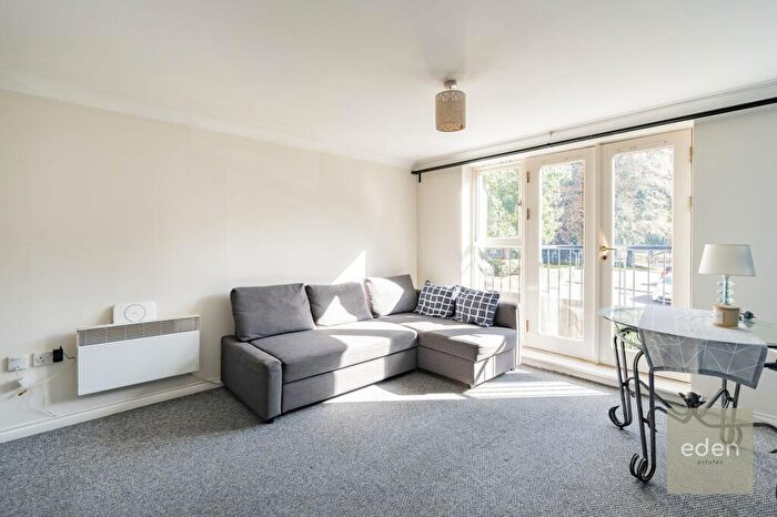 1 Bedroom Flat For Sale In Bambridge Court, Lee Heights, ME14