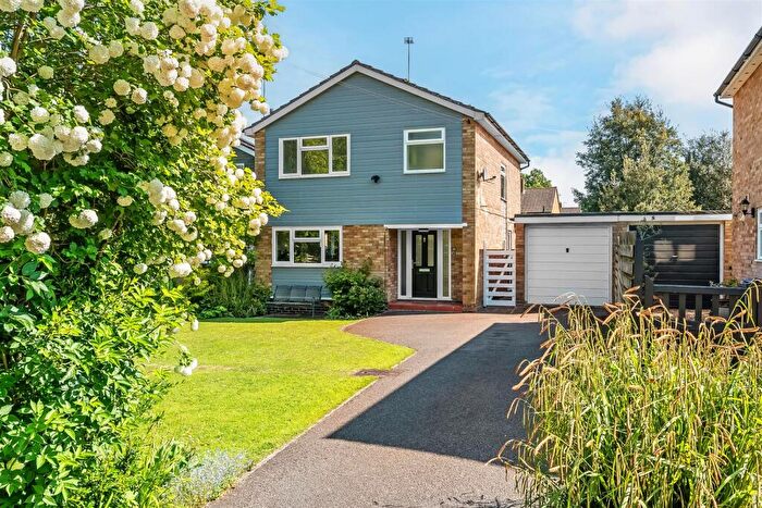 4 Bedroom Detached House For Sale In Burrows Close, Great Bookham, KT23