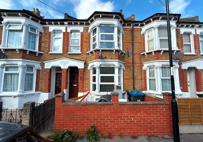 4 Bedroom Terraced House For Sale In Boswell Road, Thornton Heath, Surrey, CR7