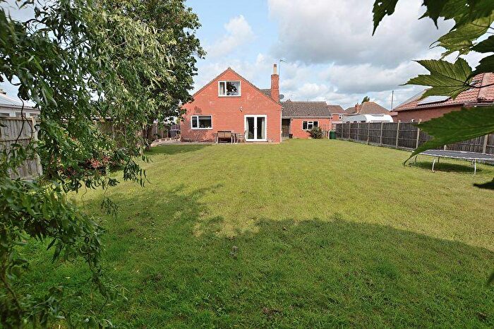 5 Bedroom Detached Bungalow For Sale In Dogdyke Road, Coningsby, LN4