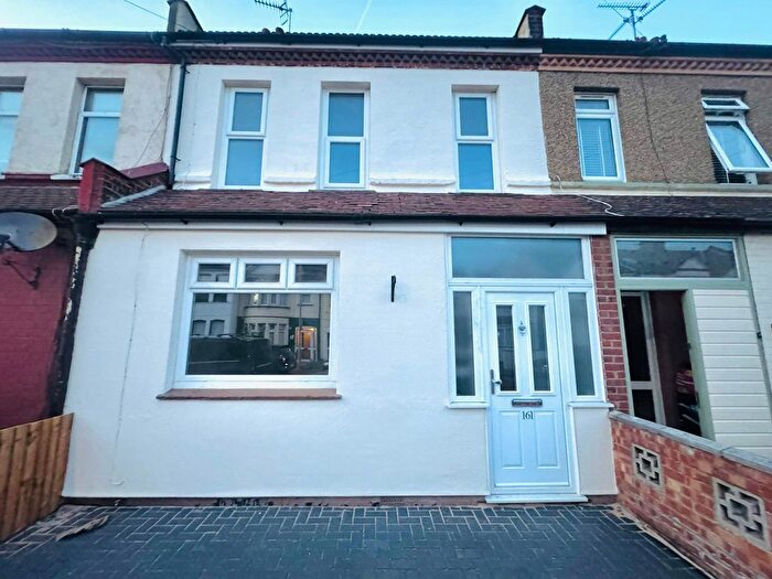 3 Bedroom Terraced House For Sale In South Avenue, Southend-On-Sea, SS2