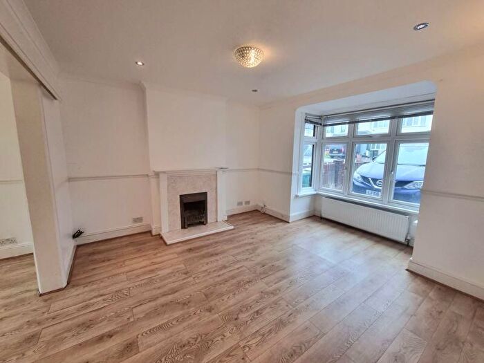 3 Bedroom Semi-Detached House To Rent In Cheam, SM3