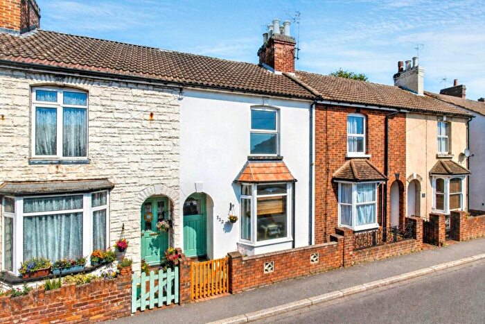 2 Bedroom House For Sale In Cambridge Street, Aylesbury, HP20