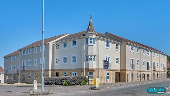 2 Bedroom Flat To Rent In Queens Square, Chippenham, SN15