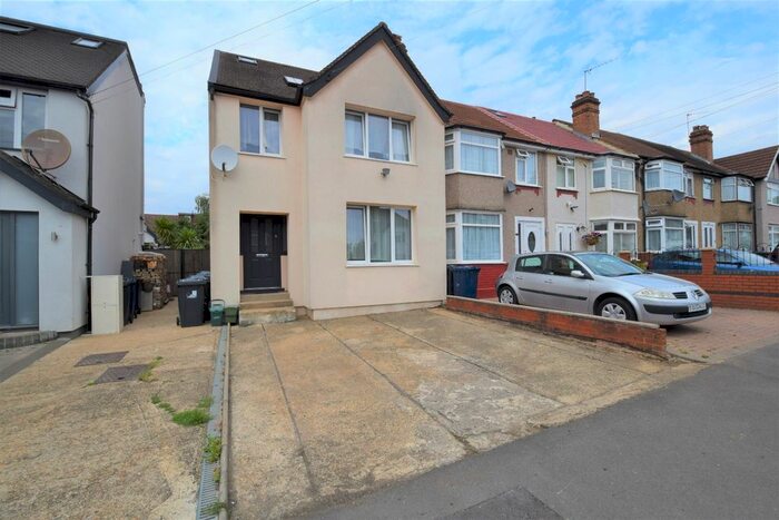 4 Bedroom End Of Terrace House To Rent In Drew Gardens, Greenford, Greater London, UB6