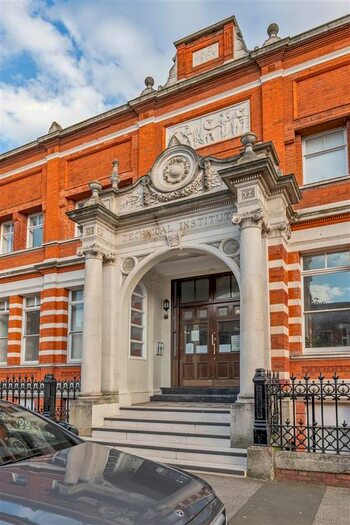 2 Bedroom Flat To Rent In Adelaide Road, London, E10