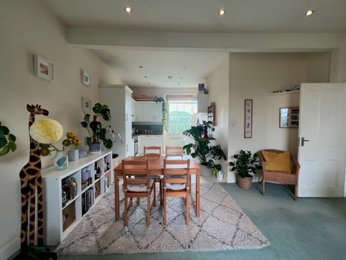 2 Bedroom Flat To Rent In Trinity Rise, Brixton, London, SW2