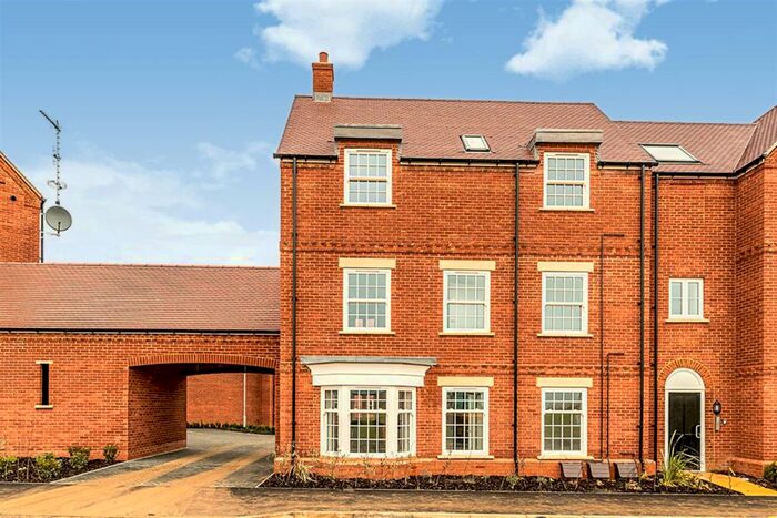 2 Bedroom Flat To Rent In Bedroom Property In Thenford Way, Banbury, OX16