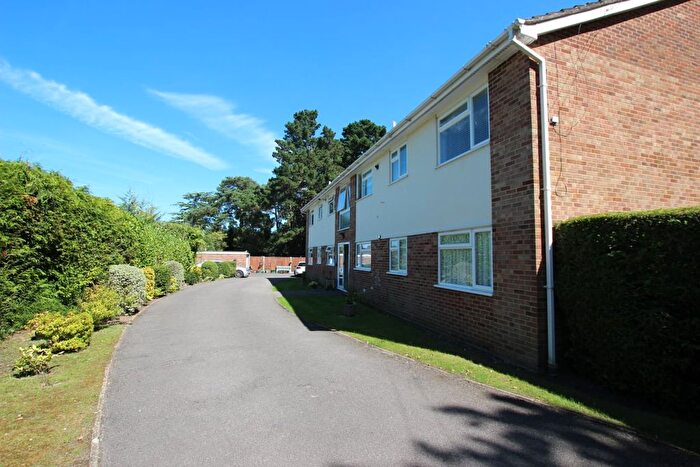 2 Bedroom Flat To Rent In The Beeches, Woodside Road, Ferndown, BH22