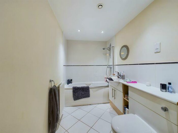 1 Bedroom Detached House For Sale In Northgate, Crawley, RH10