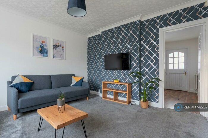 3 Bedroom Semi-Detached House To Rent In Oldroyds Crescent, Leeds, LS11