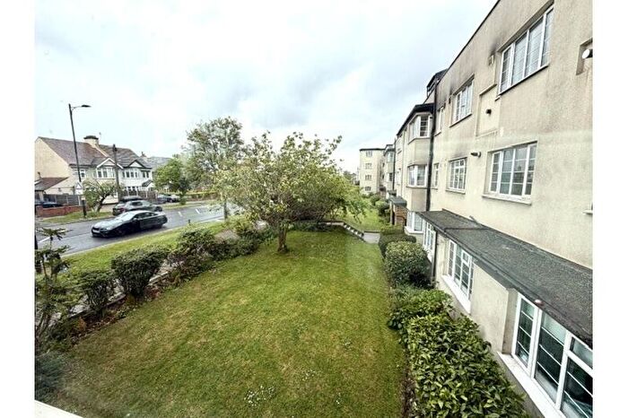 2 Bedroom Apartment To Rent In London Road, Leigh-on-Sea, Southend-on-Sea, SS9