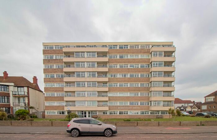 Studio To Rent In Kingsway, Hove, BN3