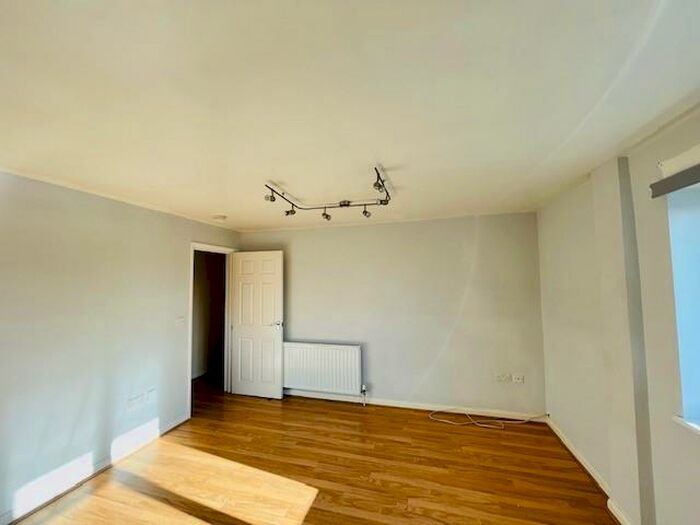 2 Bedroom Apartment To Rent In High Street, Barnet, EN5