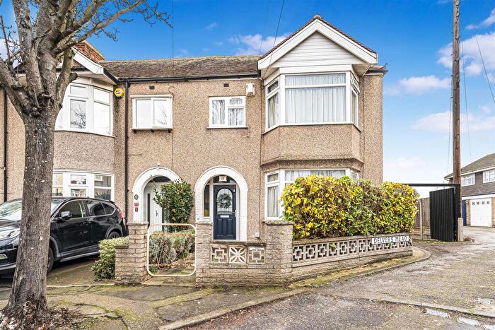 3 Bedroom House For Sale In Felhurst Crescent, Dagenham, RM10