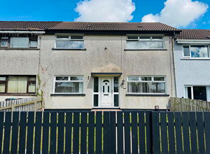 3 Bedroom Mid Terraced House For Sale In Primity Crescent, L'Derry, BT47