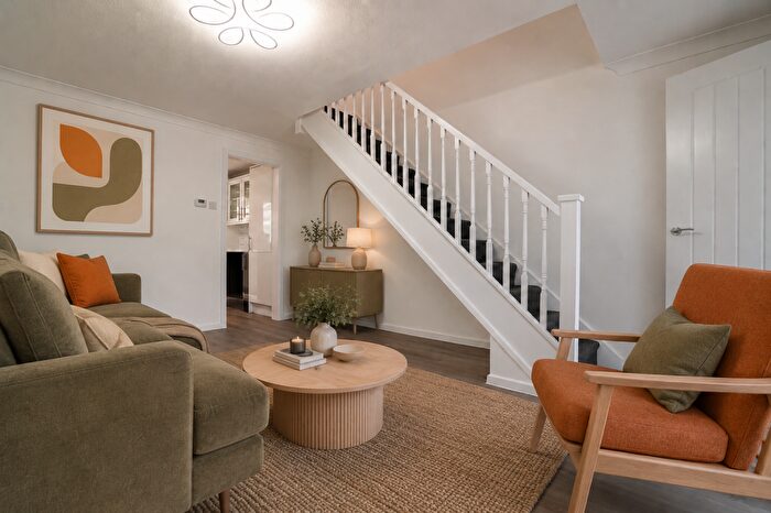2 Bedroom End Of Terrace House For Sale In Pearl Gardens, Slough, SL1