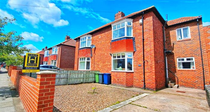 4 Bedroom Semi Detached House For Sale In Hartleyburn Avenue, Hebburn, NE31