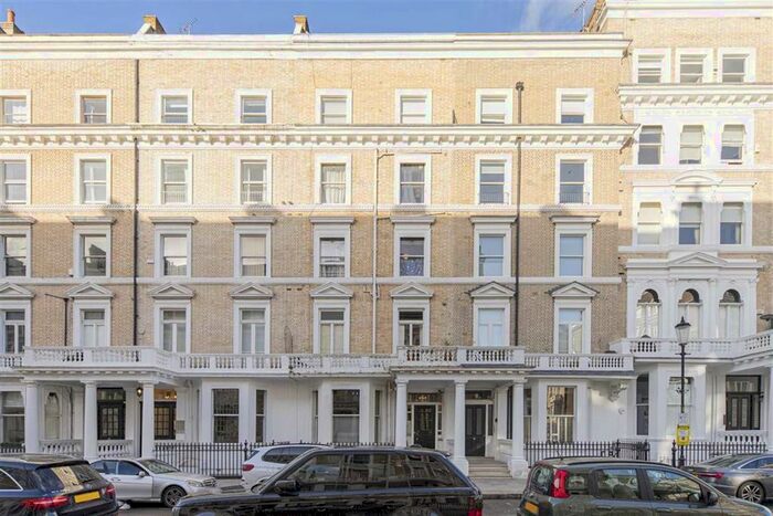 3 Bedroom Flat To Rent In Elvaston Place, London, SW7