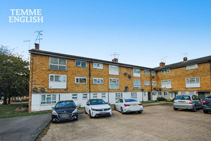 1 Bedroom Flat For Sale In Long Riding, Basildon, SS14