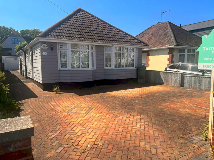 3 Bedroom Bungalow To Rent In Woodlands Avenue, Poole, Dorset, BH15