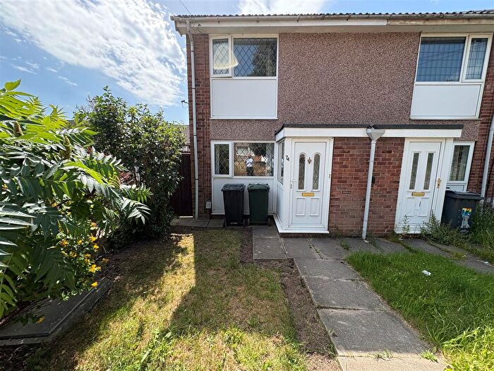 2 Bedroom Town House For Sale In Groves Hall Road, Dewsbury Moor, Dewsbury, WF13