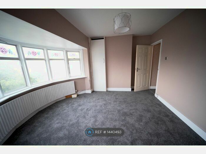 3 Bedroom Semi-Detached House To Rent In Swanley Road, Welling, DA16