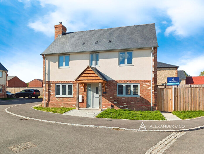 4 Bedroom Detached House To Rent In Home Farm Close, Ambrosden, Bicester, OX25
