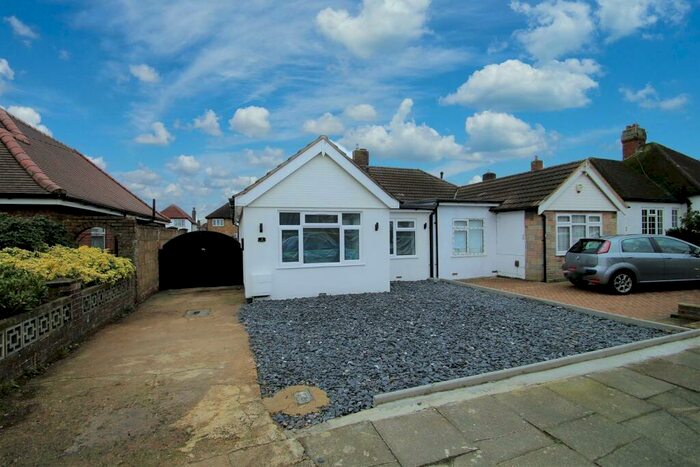 4 Bedroom Bungalow To Rent In The Croft, Ruislip, HA4