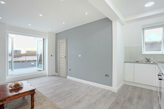 1 Bedroom Apartment To Rent In Amberley Place Windsor, SL4