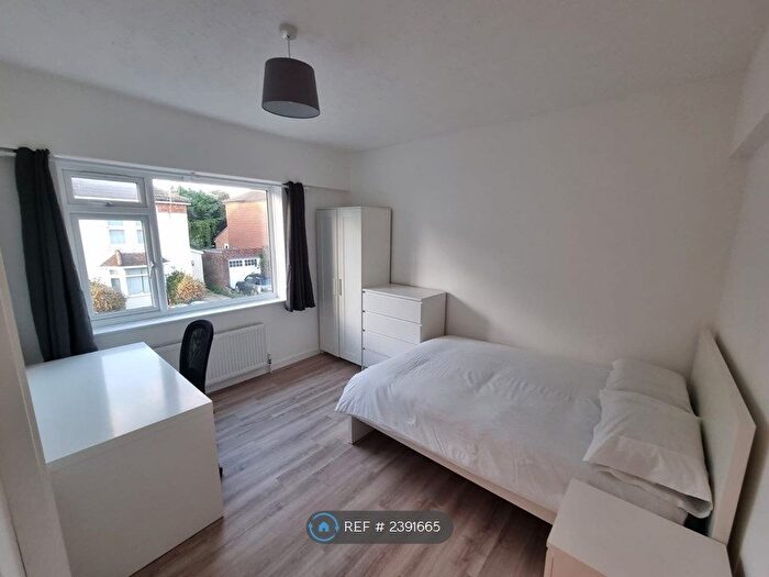 5 Bedroom Semi-Detached House To Rent In Wilton Avenue, Southampton, SO15
