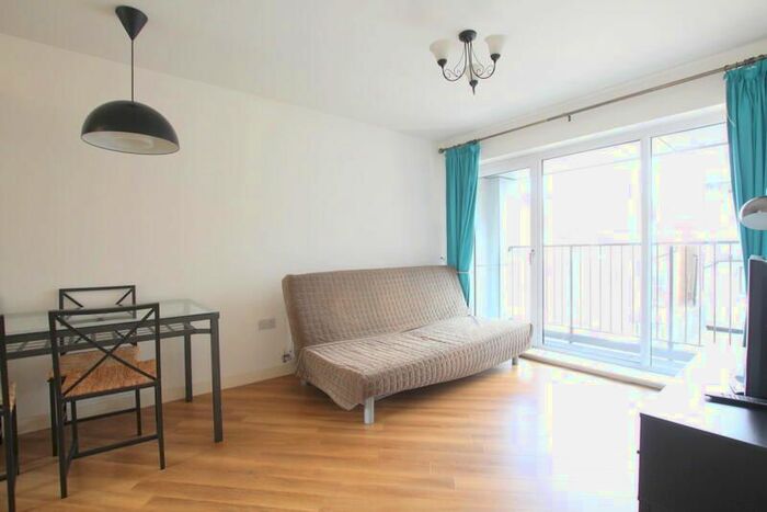 2 Bedroom Flat To Rent In Tooting High Street, London, SW17