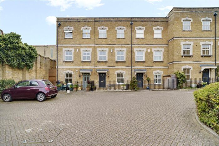 4 Bedroom House For Sale In Turner Place, SW11
