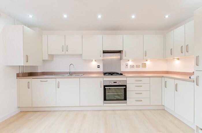 2 Bedroom Flat To Rent In Walnut Tree Close, Guildford, GU1