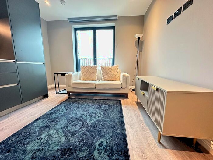 1 Bedroom Flat To Rent In Springwell Gardens, Springwell Road, Leeds City Centre, LS12